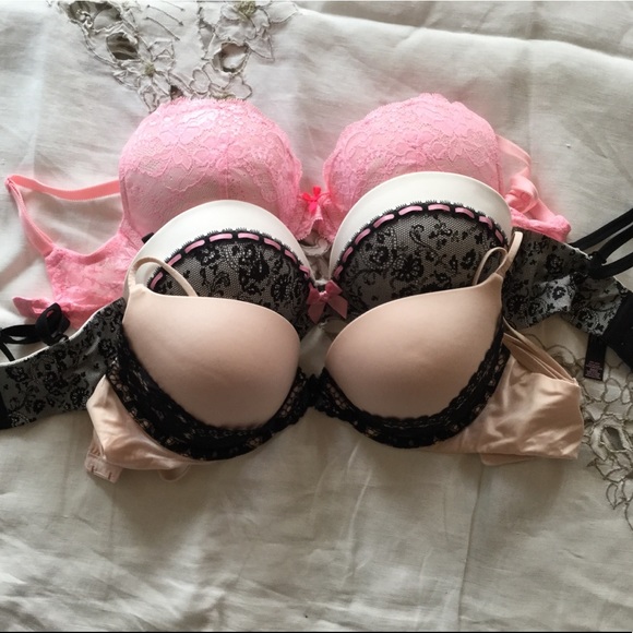 Victoria‘s Secret Bra Bundle - Picture 1 of 3